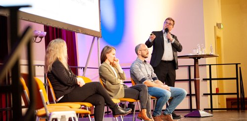 Daniel Große-Verspohl, Kaufmännischer Leiter, präsentiert den aktuellen Stand