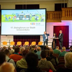 Blick auf die Bühne: Michael Ruf, Stefanie Dietz, Dr. Geman Hacker