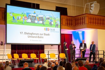 Blick auf die Bühne des 17. Dialogforums