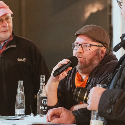 Das Publikum stellt Fragen zum Streckenverlauf