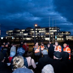 Lokalforum Herzo Base 2020: Blick auf die Teilnehmenden vor der Herzo Base