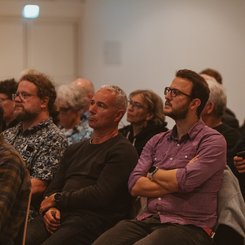 2. Ostastforum: Blick in den Saal