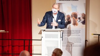 8. Dialogforum: Blick auf die Bühne
